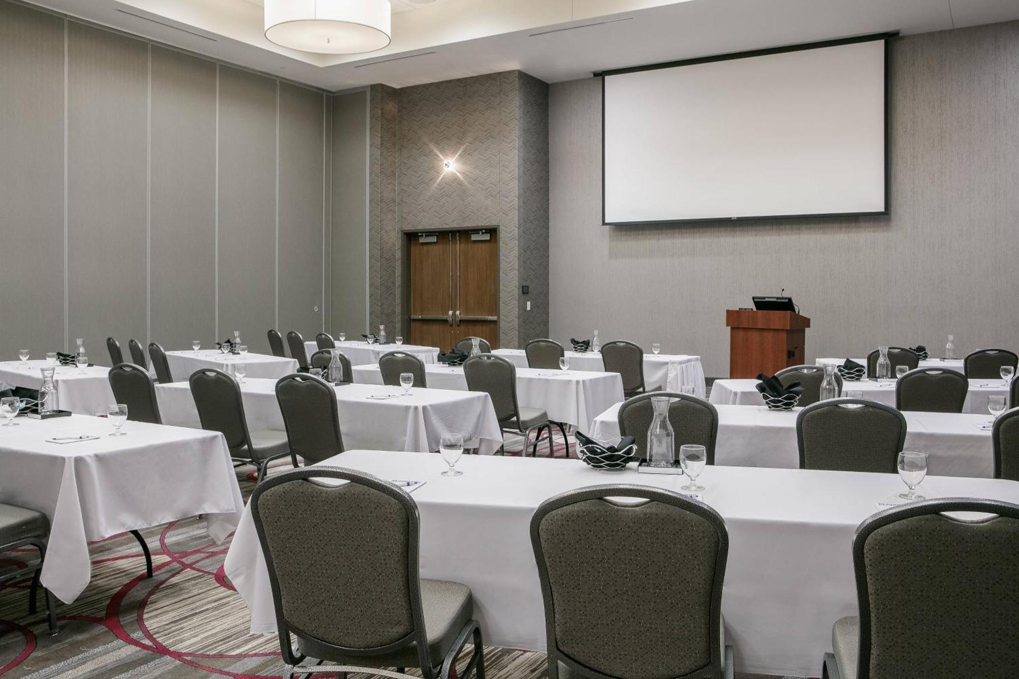 Courtyard By Marriott Omaha Bellevue At Beardmore Event Center Eksteriør billede