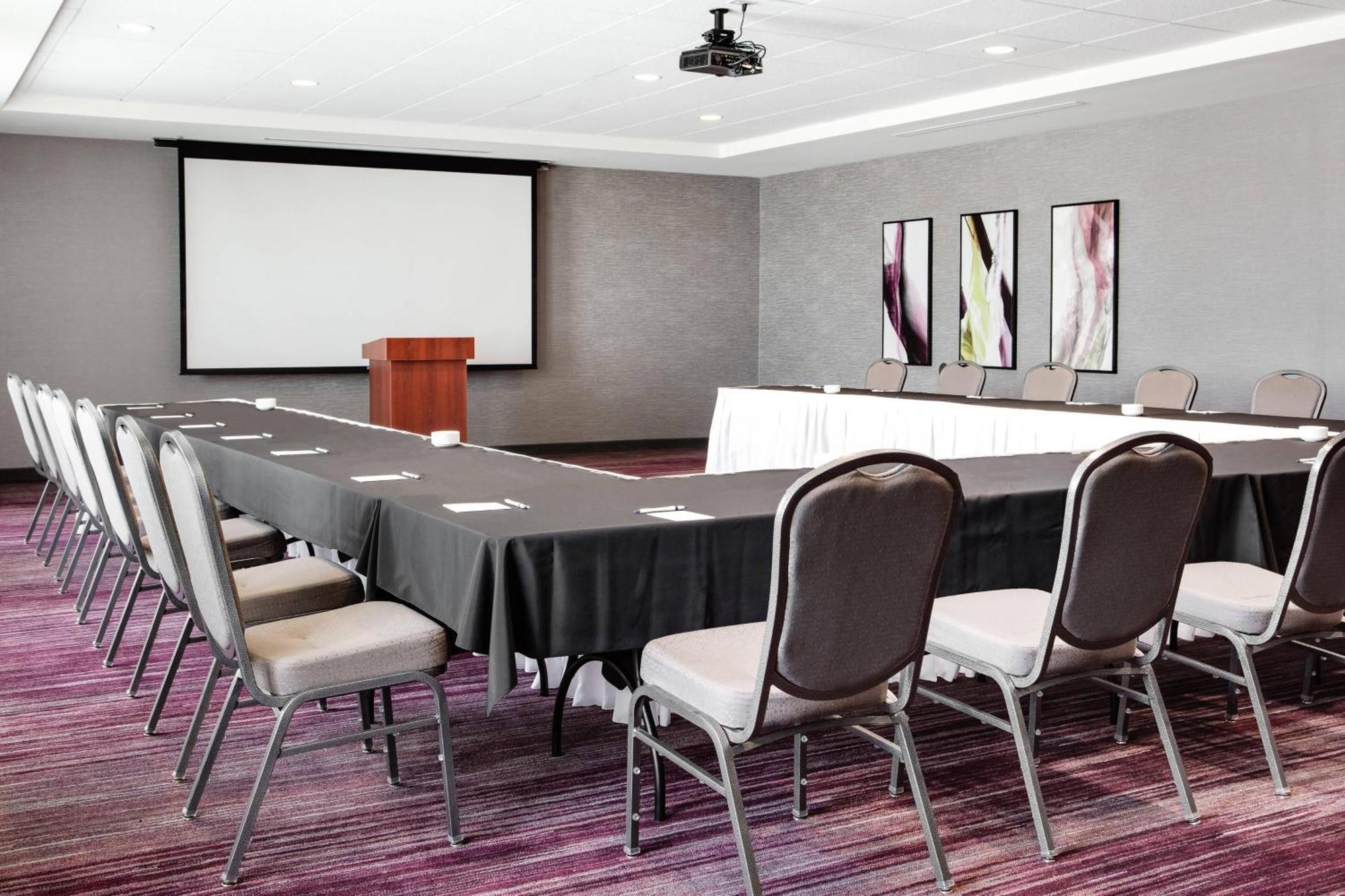 Courtyard By Marriott Omaha Bellevue At Beardmore Event Center Eksteriør billede