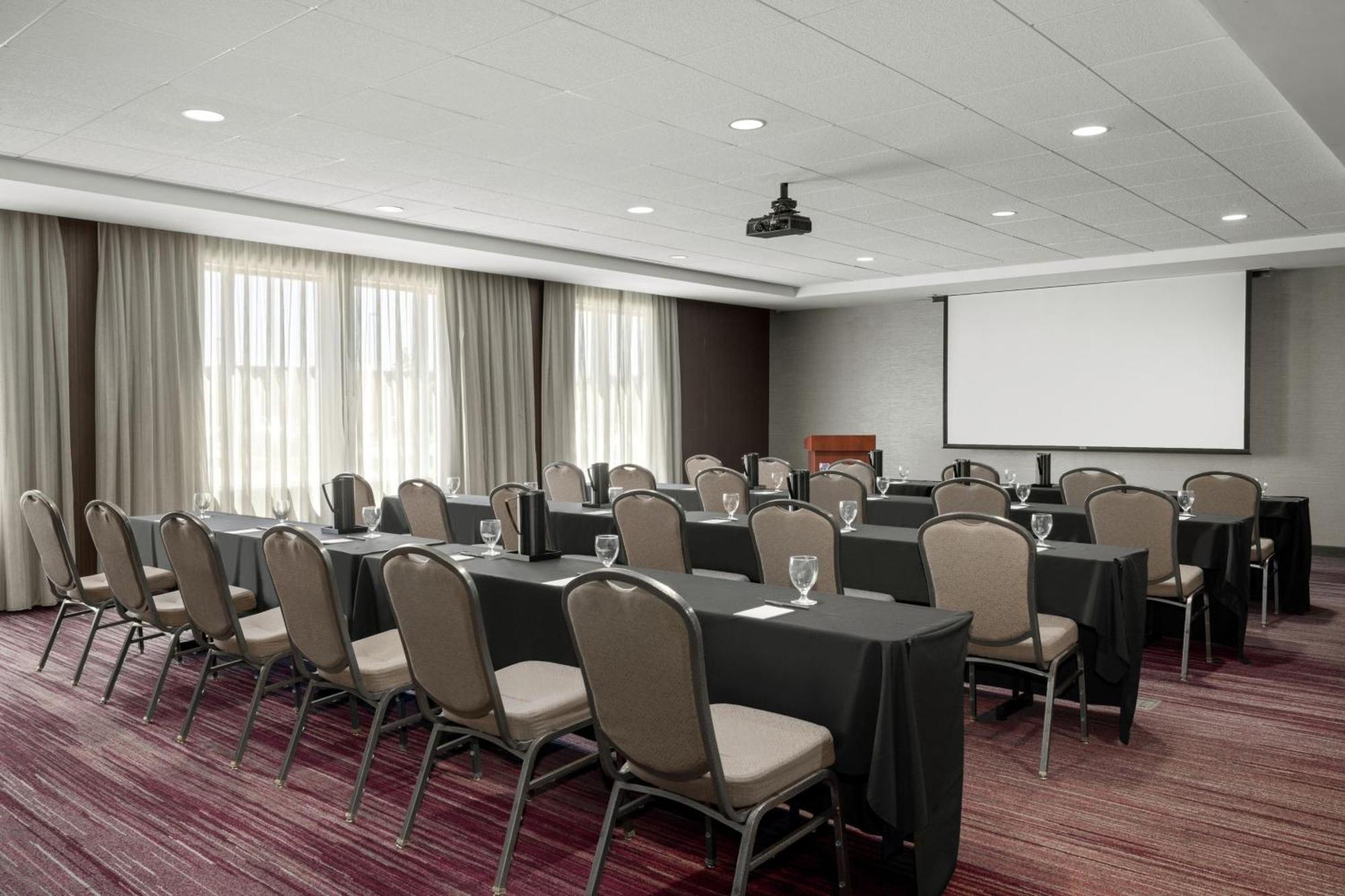 Courtyard By Marriott Omaha Bellevue At Beardmore Event Center Eksteriør billede