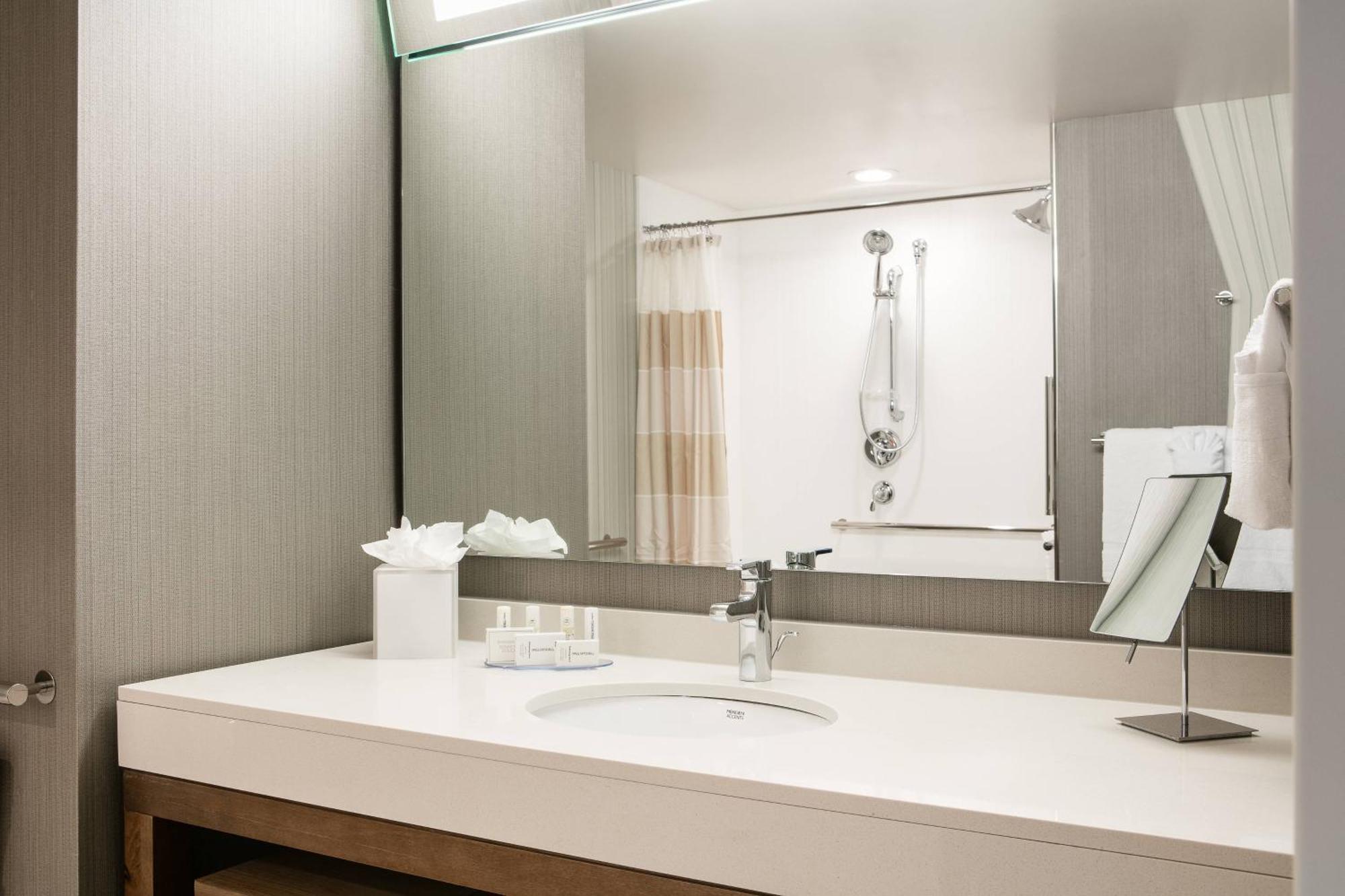 Courtyard By Marriott Omaha Bellevue At Beardmore Event Center Eksteriør billede