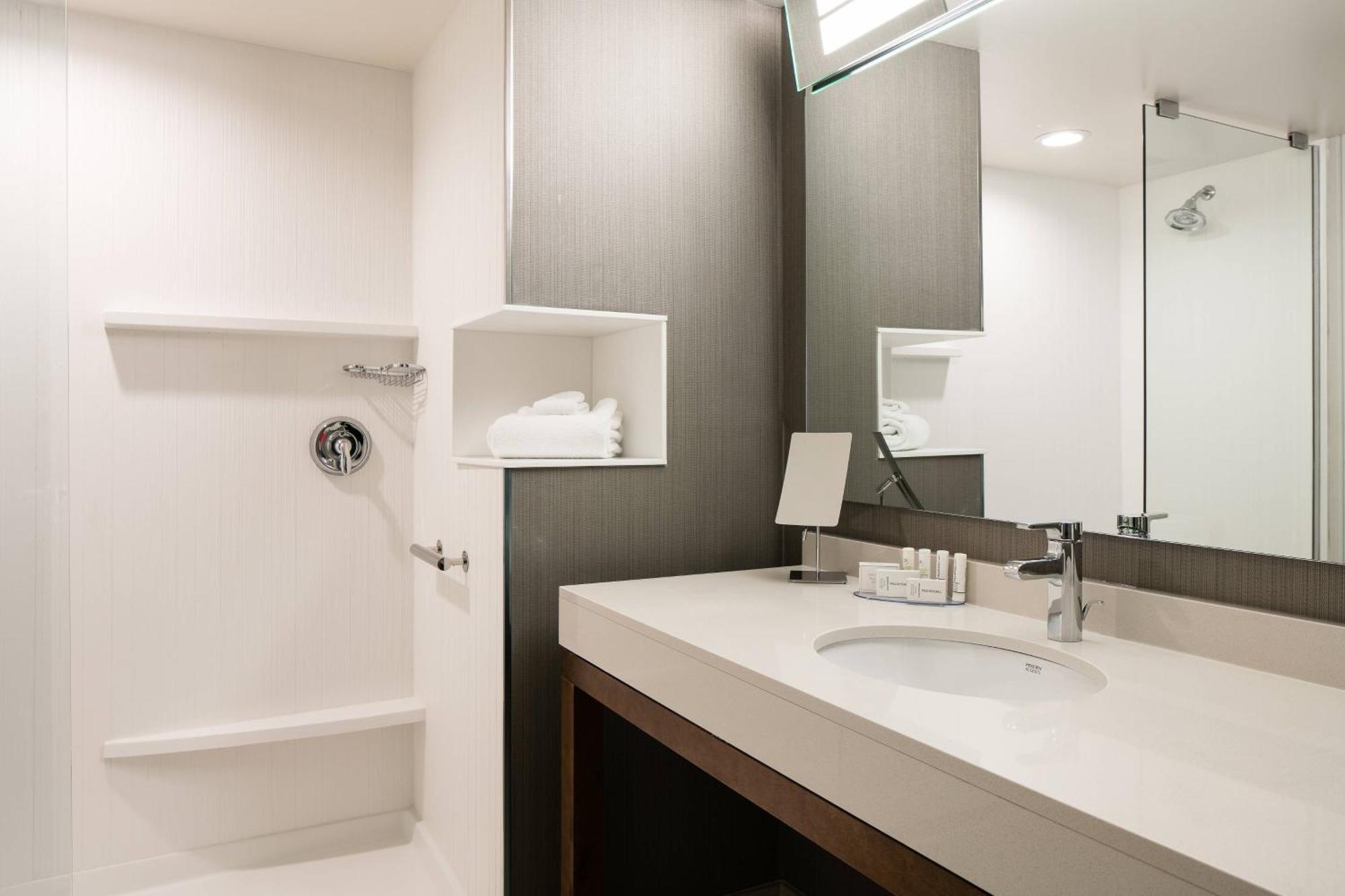 Courtyard By Marriott Omaha Bellevue At Beardmore Event Center Eksteriør billede