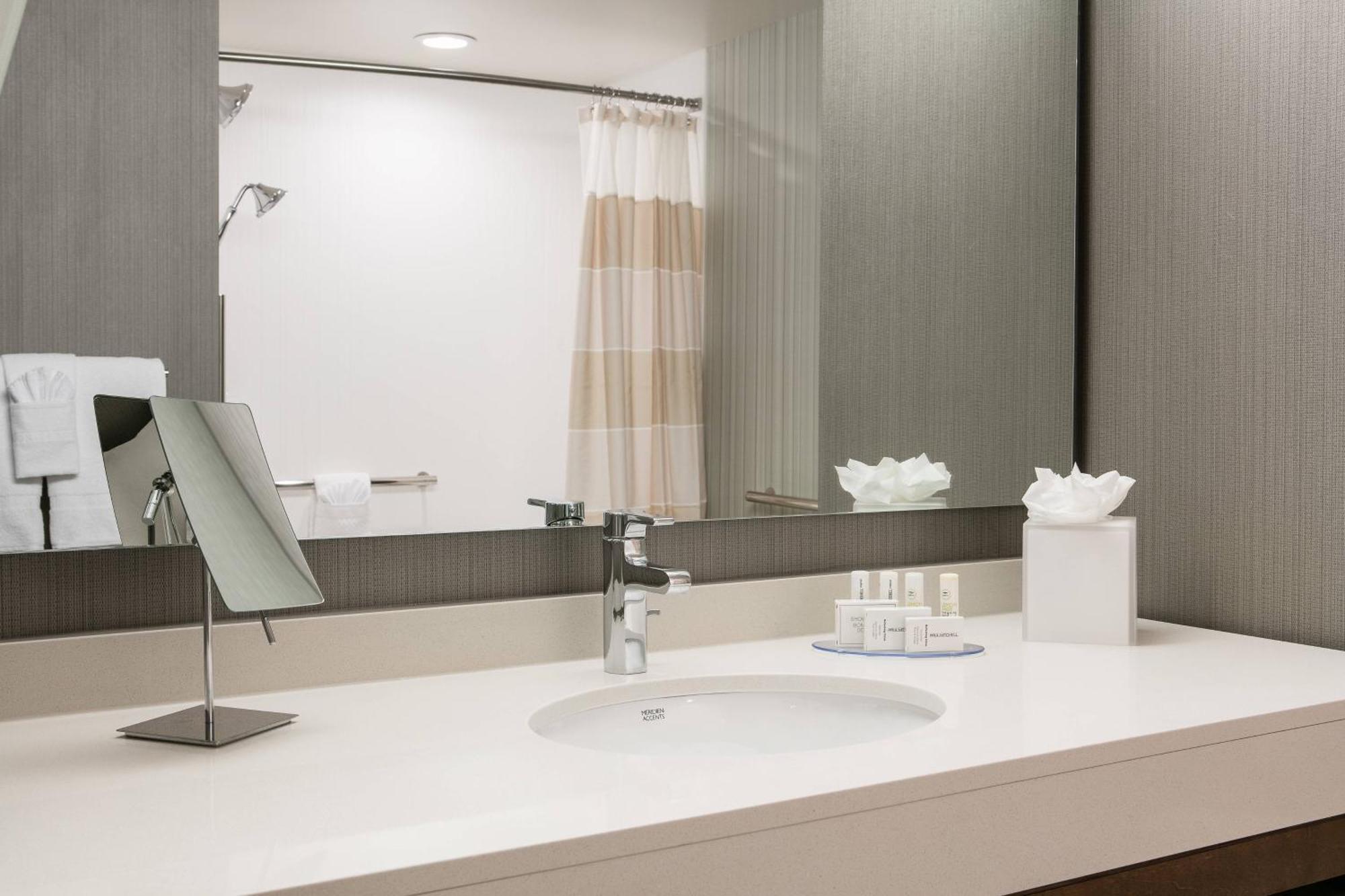 Courtyard By Marriott Omaha Bellevue At Beardmore Event Center Eksteriør billede