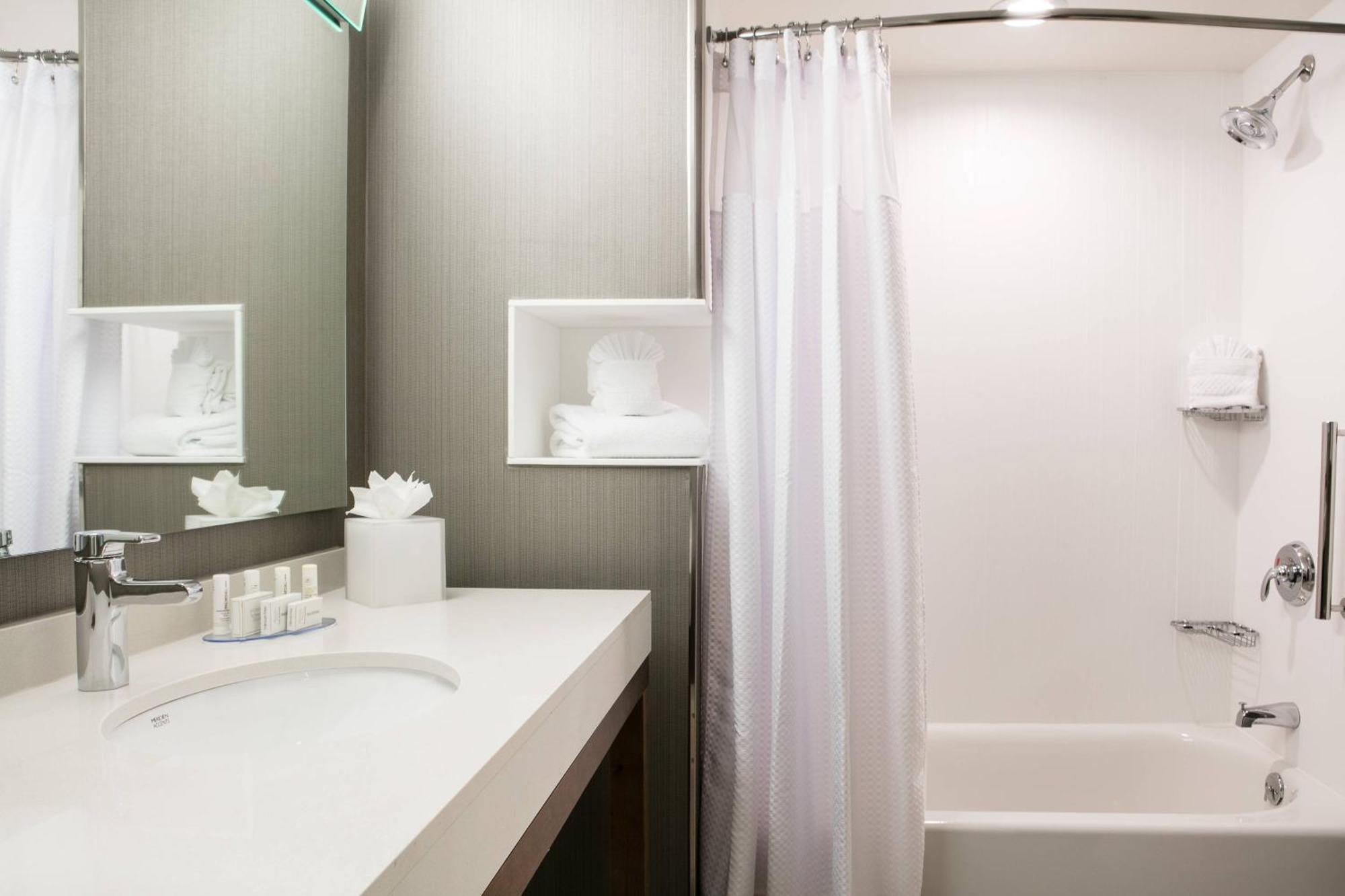 Courtyard By Marriott Omaha Bellevue At Beardmore Event Center Eksteriør billede